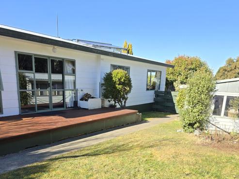 5 Parklane Place, Weston