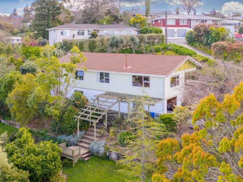 6 Domain Road, Waipawa
