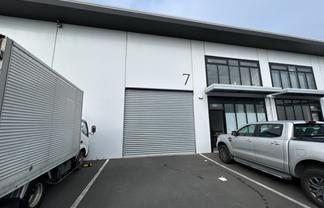 Modern Unit – Available Now, Lease Today