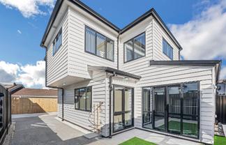  Sleek Aura , Weymouth