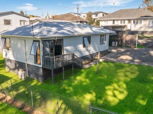 2/27 Christmas Road, Manurewa