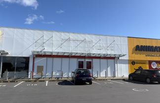 Prominent Lunn Ave large format retail for lease