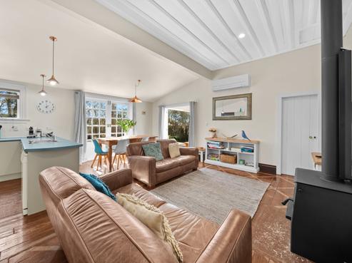 102 Jellicoe Street, Martinborough