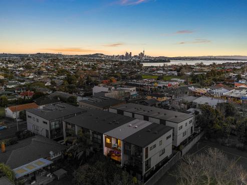 7/16 Williamson Avenue, Belmont