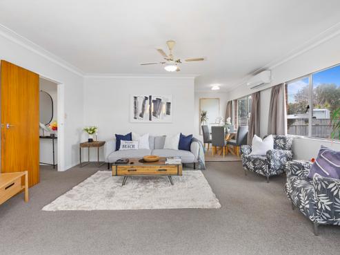 2/17 Doment Crescent, Orewa
