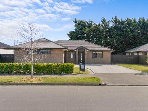 16 Barbara Joan Road, Hornby