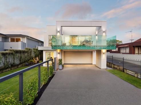 896 River Road, Queenwood