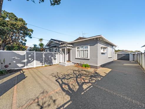 18 Bracken Street, Petone