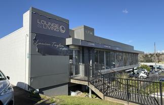 High-Exposure Corner Office in Prime Location