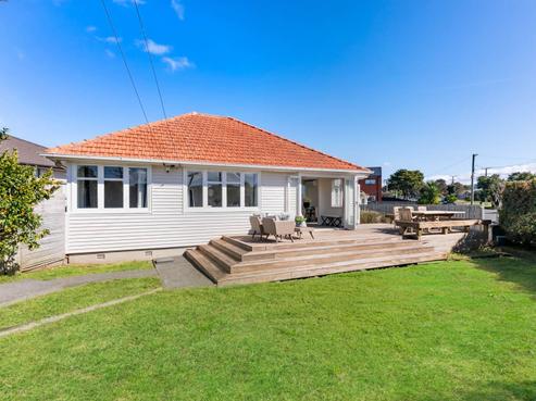 25 Holland Avenue, Point England