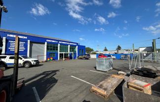 Cheap warehouse with yard