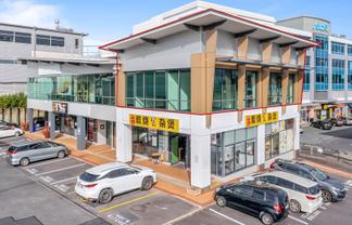 Office with great parking opposite Albany Mega