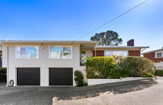 LAND, LOCATION, LIFESTYLE A TRIPLE-THREAT!