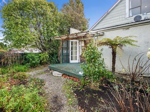21 Neidpath Road, The Glen