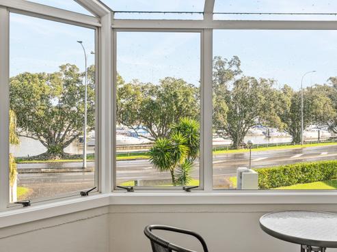 6/2 Vale Road, Riverside