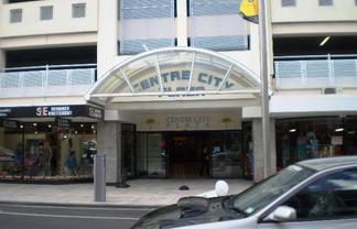 INTERNAL RETAIL SHOP IN QUEENS DRIVE 