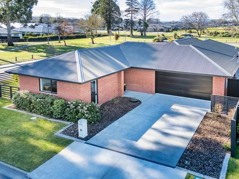 22 Minerva Crescent, Woodend
