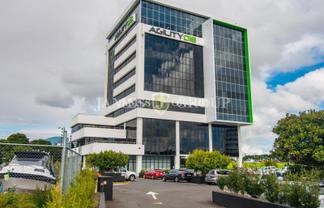 FUNCTIONAL FITTED OFFICE WITH BALCONY OUTLOOK