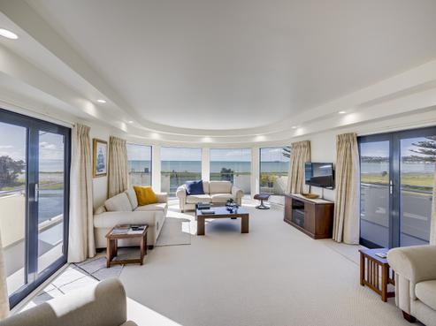 24 The Esplanade, Westshore