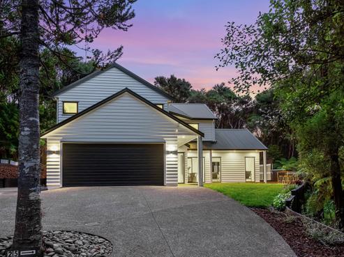 25 Longfellow Parade, Titirangi