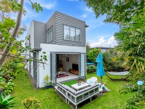 7 Merani Street, Narrow Neck