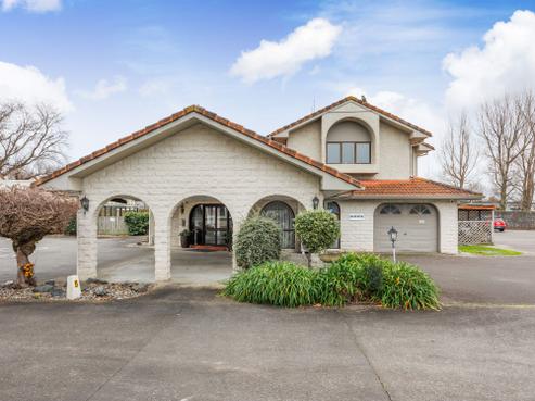 665J Pioneer Highway, Highbury
