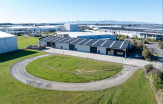 Functional 1,800sqm warehouse facility