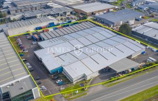 Large-Scale Warehouse with Unbeatable Access