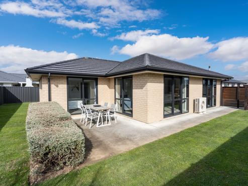 8 Silverview Place, Mosgiel