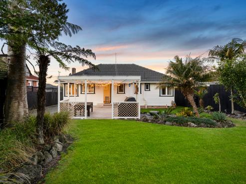 13 Ayrton Street, Te Atatu South
