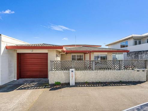 477 Marine Parade, Napier South
