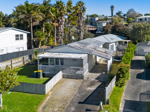 48A Lauderdale Road, Birkdale