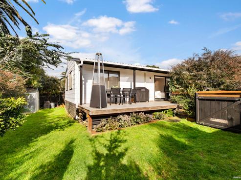 7B Edgewater Parade, Waiuku