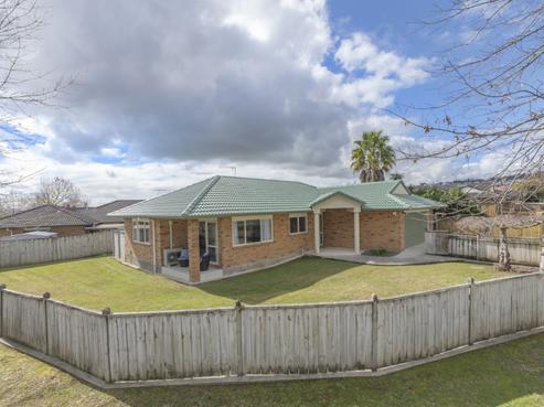 14 Carisbrook Crescent, Papakura
