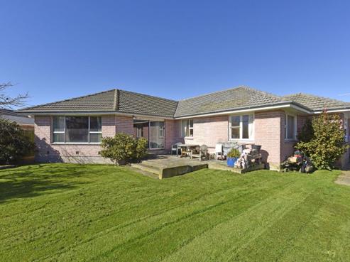 6 Adrian Place, Shirley
