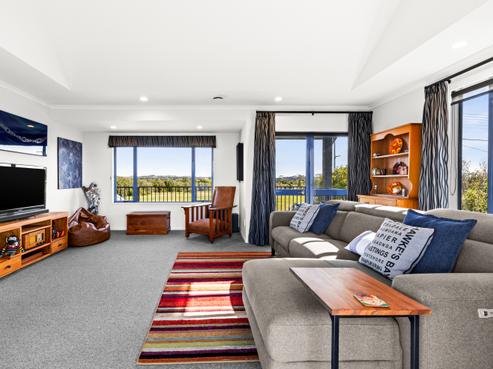 69 Meeanee Quay, Westshore