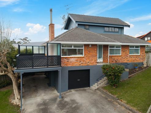 136 Tiroroa Avenue, Te Atatu South