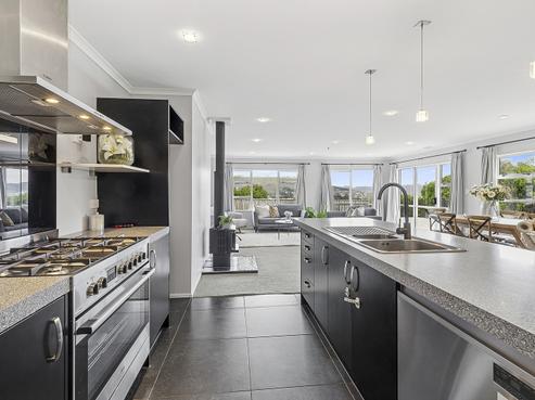 29 Paparoa Crescent, Aotea