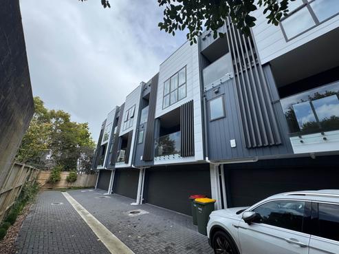 9/12 King Edward Avenue, Epsom