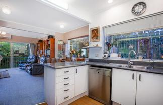 23b Eastview Grove, Normandale