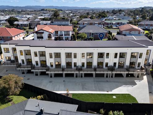 25 Warren Avenue, Three Kings
