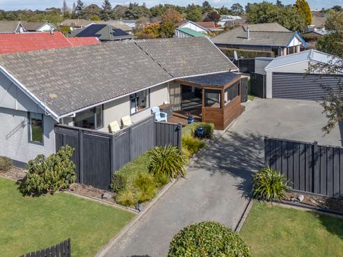 6 Oakley Crescent, Hornby