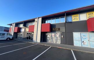 PRACTICAL AIRPORT OFFICE SPACE
