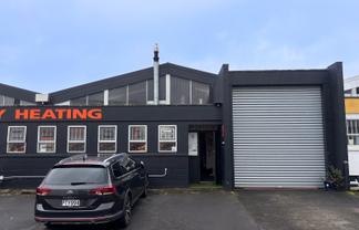 Recently refurbed 262sqm industrial warehouse
