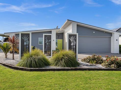 6 Fred Carr Place, One Tree Point