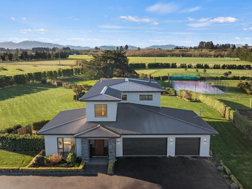 1 Hayfield Terrace, Cust