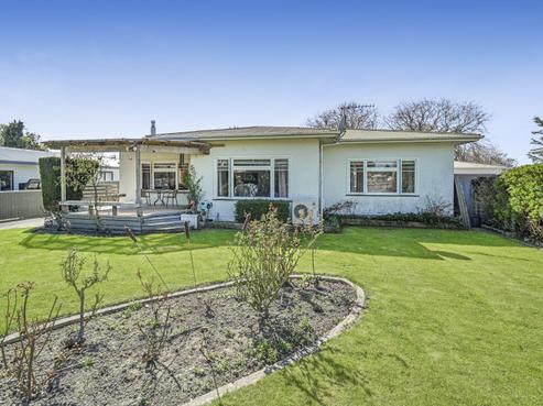 812 Lawrence Street, Akina