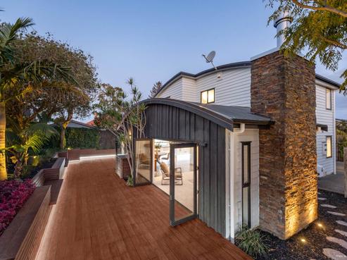2/24 Ngataringa Road, Devonport