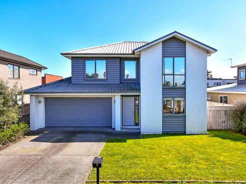 9 Waituarua Drive, Manurewa