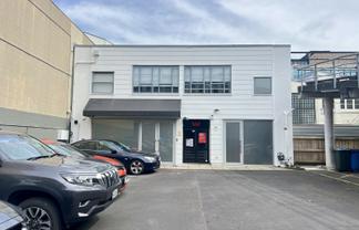 Retail/Storage Opportunity on Broadway – 174m2